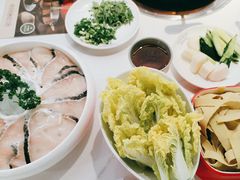 -洪氏嗨捞·广东猪肚鸡·椰子鸡火锅(西咸万象城店)
