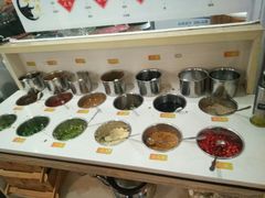 自助调料区-三头牛·潮汕牛肉生蚝火锅 (夏湾店)