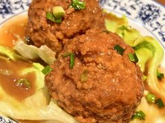 鸭蛋黄狮子头-春水锅贴·传统鲁菜(大明湖店)