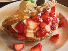 草莓松饼-ROAST coffee & eatery