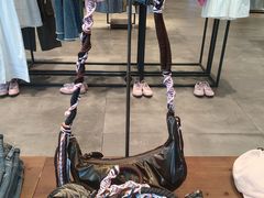 -URBAN REVIVO(上海中庚漫游城店)