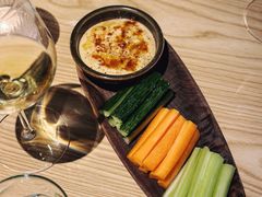 京味鹰嘴豆泥配蔬菜条-TRiO·三重奏