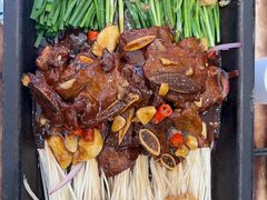 明炉牛仔骨-一楼食业·美食人家