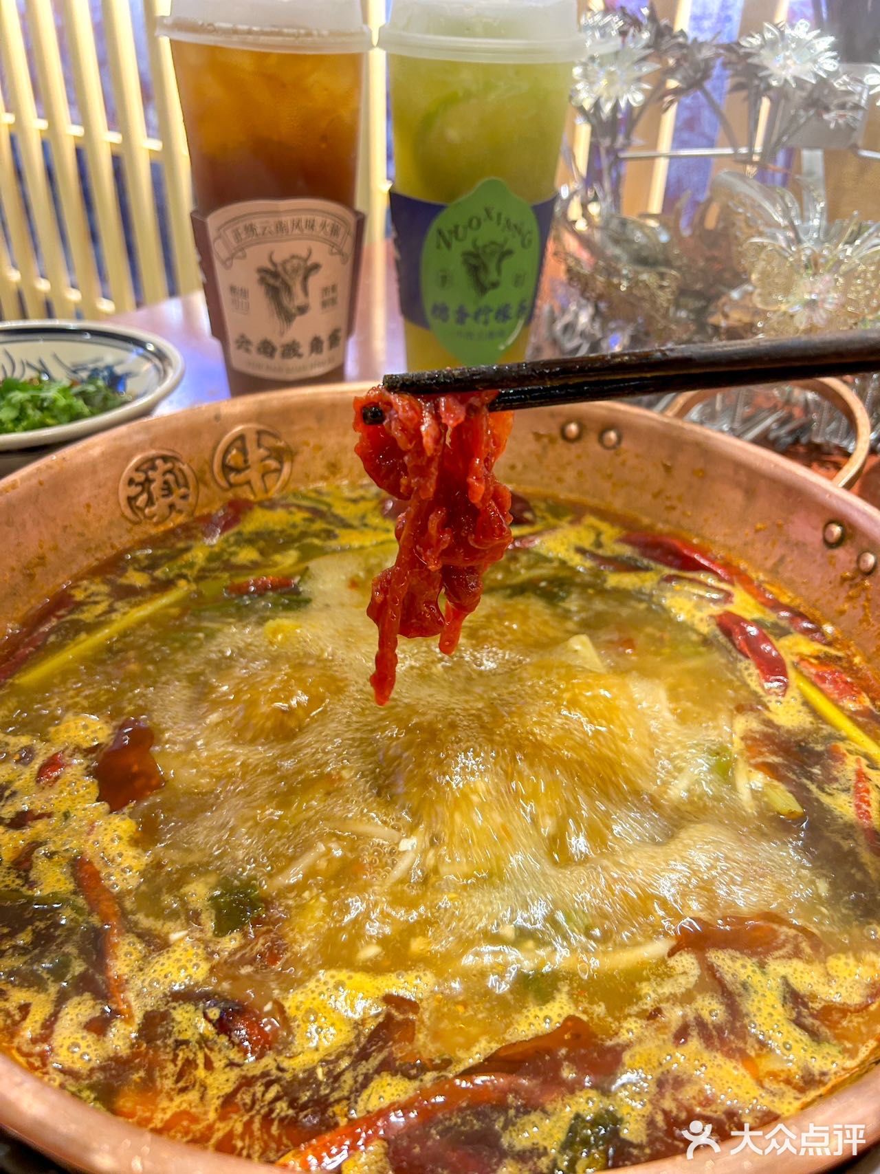是从曲靖富源空运过来的酸萝卜丝，还有新平酸菜发酵而来