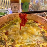 是从曲靖富源空运过来的酸萝卜丝，还有新平酸菜发酵而来