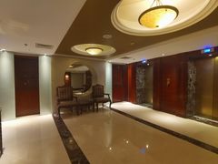 -深圳富苑皇冠假日套房酒店