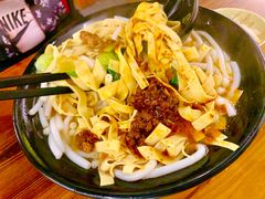 -丽虹云南过桥米线(兴工街店)