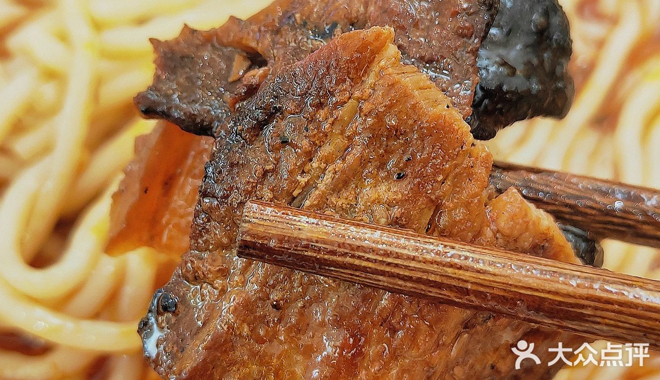 腾冲特色火烧肉米线 口味酸辣不油腻 适合刚刚阳康的胃口 