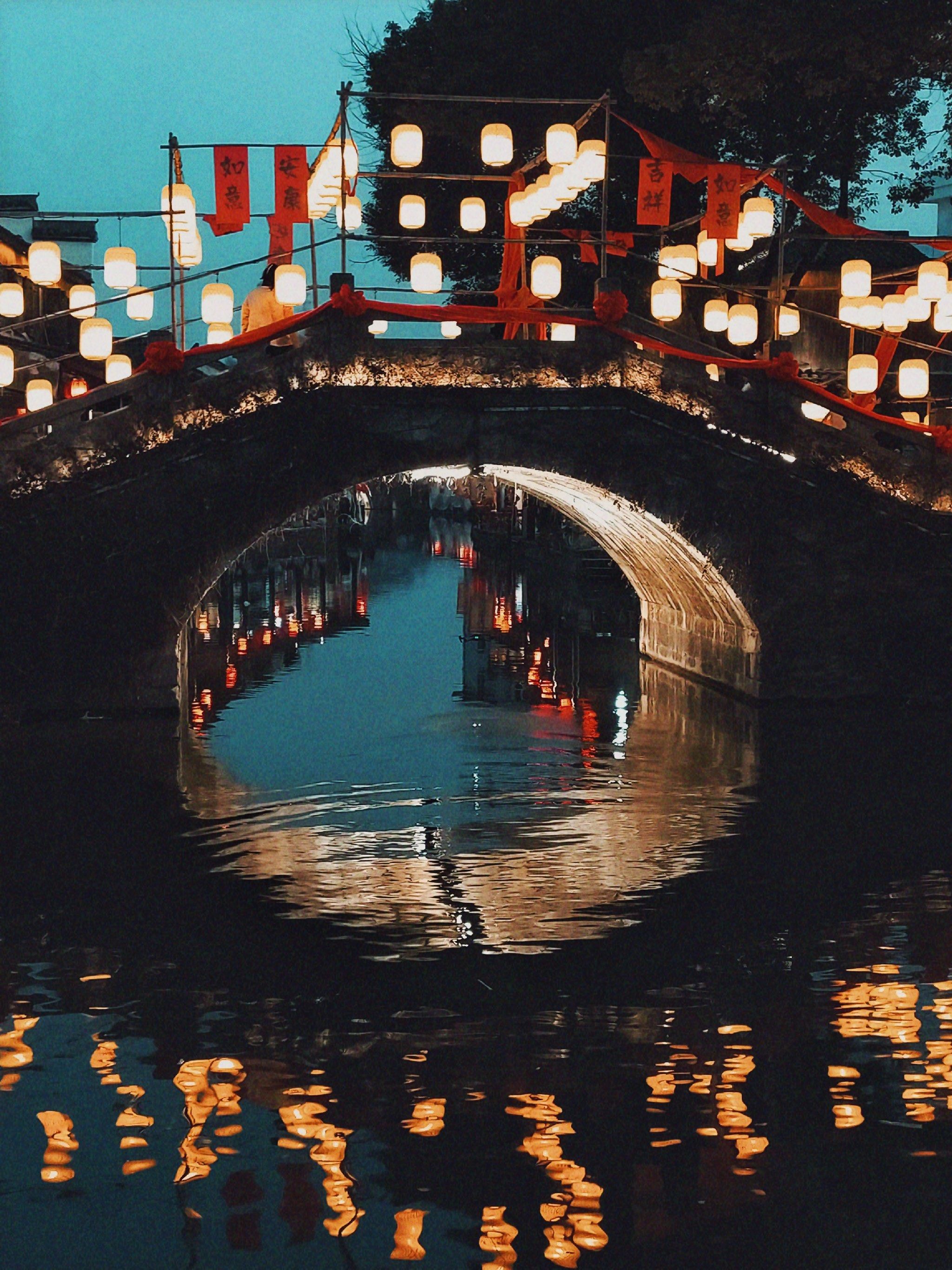 古镇夜色撩人心