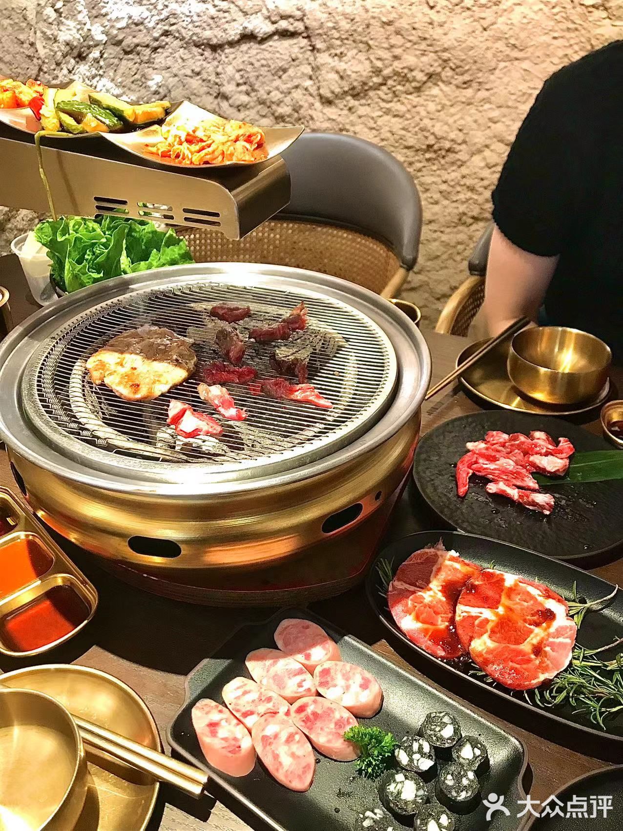 南京！在山洞里吃烤肉！