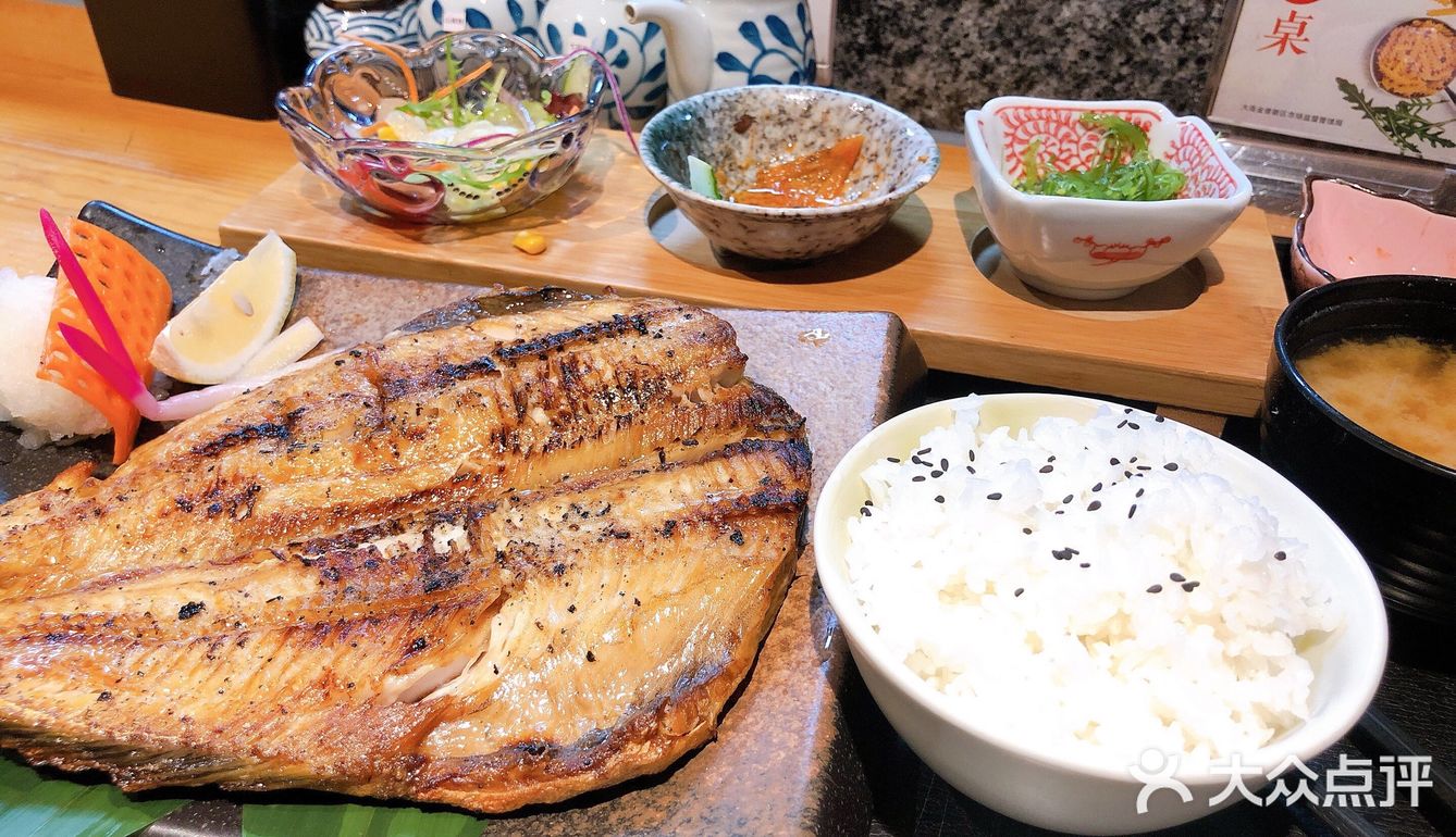 好久没来吃日料定食 也没认真做评价了 随着疫情退散走