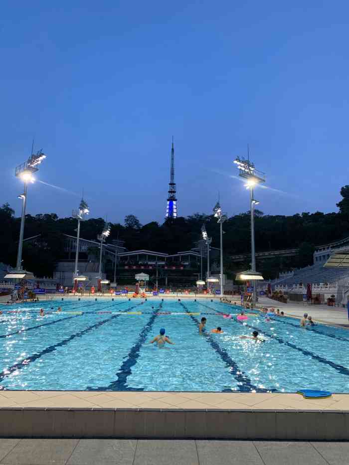 越秀山游泳场-"从小就在这里学习游泳,很有感情,工作之后.