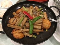 香芹锅烧墨鱼饼-山泉公馆酒家(广州东站店)