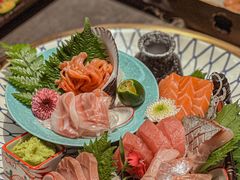 -铭牛烧肉·和牛海鲜自助(高新月牙湖店)