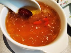 冰糖雪梨炖银耳-维园悦谱·海派家常菜(乌鲁木齐南路店)
