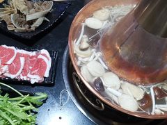 -果松木炭酸菜铜火锅·外婆参鸡汤