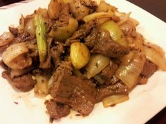 孜然牛肉-白天鹅家宴·东北菜