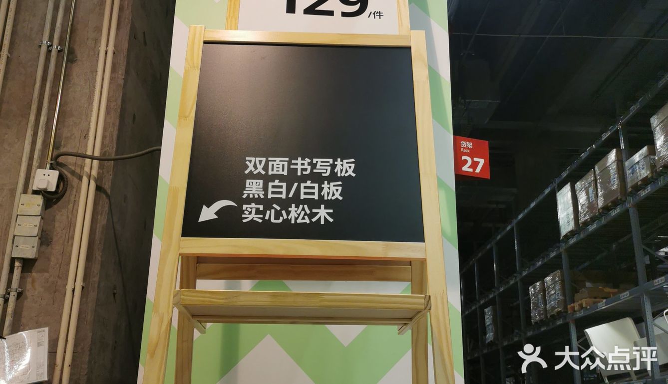 白板笔收纳在板擦背面凹槽中，非常方便