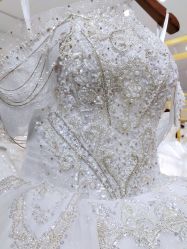 点击看大图 -伯瓷皇后婚纱艺术空间
