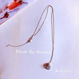 款式：中间主石是海蓝宝石，外面一圈钻石