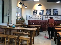 大堂-门框胡同百年卤煮(鸟巢店)