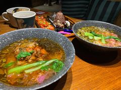 酸豆角素米线-八月美食小馆(银泰城总店)