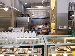 面包甜点陈列柜-猫王榴莲世家(三里屯SOHO商场店)