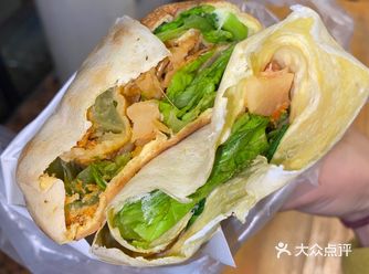 位置：妇幼保健院的门口，靠公交车站的第一个摊位