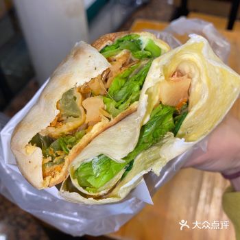 位置：妇幼保健院的门口，靠公交车站的第一个摊位