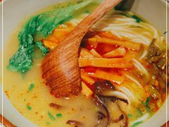 -百春原湖南牛肉粉(百联世纪店)