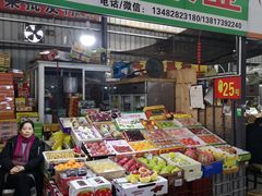 -上海龙吴水胜海发市场