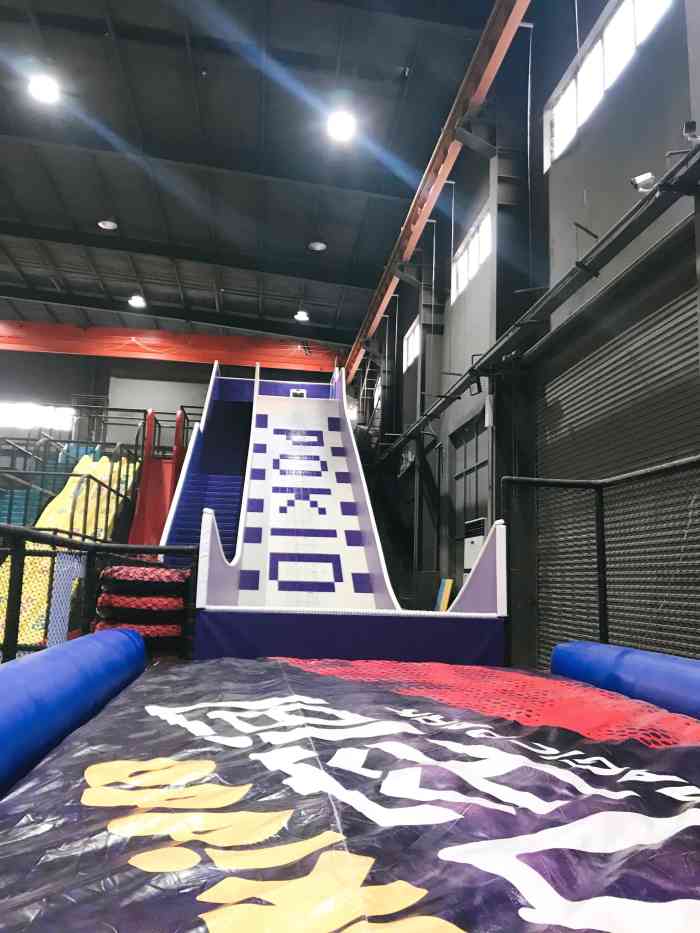 魔力空间蹦床公园-"以前就玩过几次蹦床,这次来探店.和朋友.