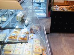 面包甜点陈列柜-昆明冠生园·蛋糕·面包(南强街店)