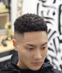 -一家只做男发烫染的店