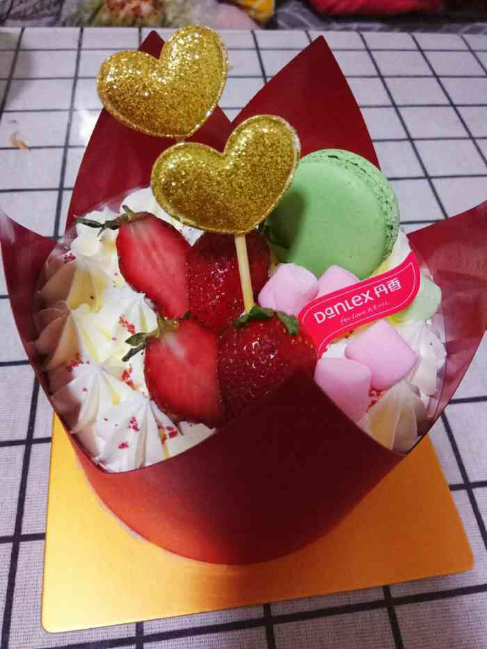 打分 这个小蛋糕的颜值还是很高的,味道也不错,不是很腻,值得推荐