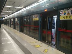 -体育场(地铁站)