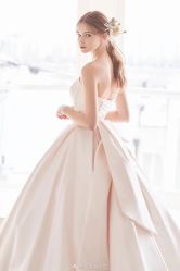-现代经典婚纱摄影