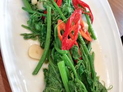 -Chom Cafe and Restaurant