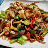 从马路边上路过就能看到他们家的招牌。川湘口味够劲爆