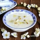 可以试试梅花粥。先将100g粳米浸泡1小时
