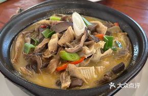 Tea Tree Mushroom and Pig Stomach Soup