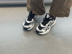 -SKECHERS 斯凯奇(上海国际时尚中心店)