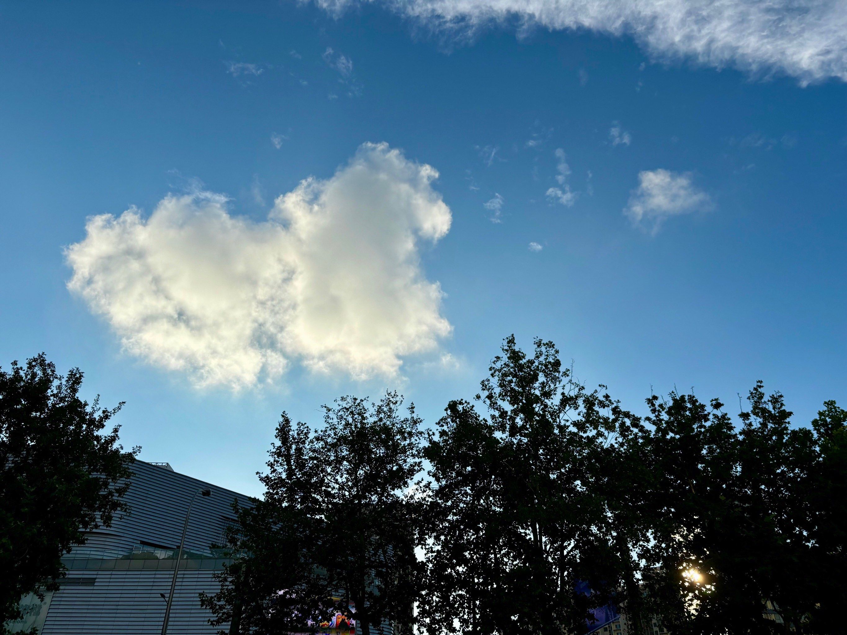 今天的云朵真好看