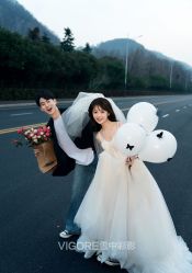 -雪中彩影婚纱摄影·微光艺术中心