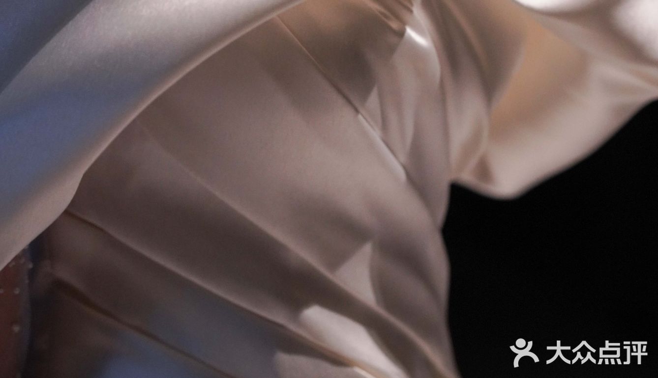 缎面鱼尾蓬蓬袖→公主请留步