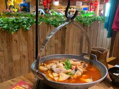 思茅酸汤鱼片-老滇山寨•云南特色菜•地方菜•民族风情歌舞表演(金碧店)