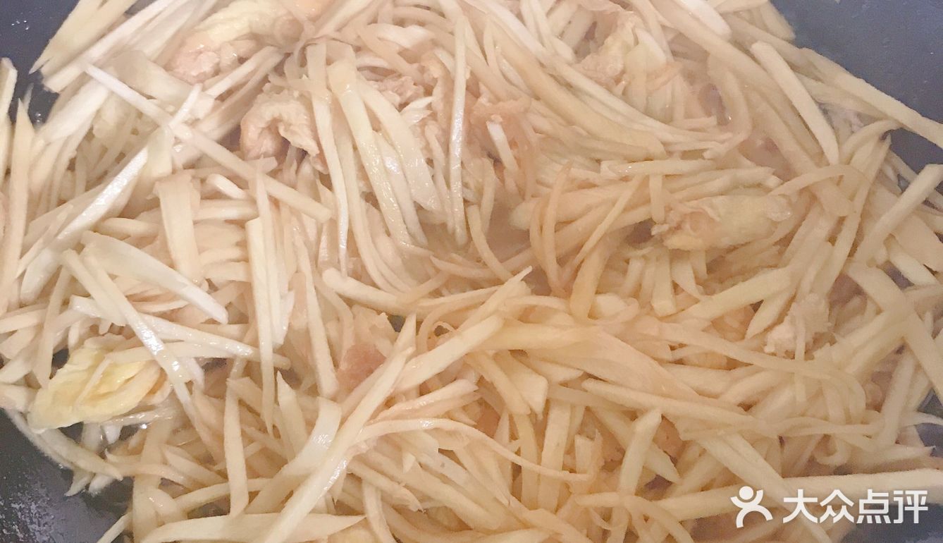 茭白可以和很多东西一起炒，好和谐的菜。