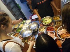 -愉肴麻辣香锅(中山路店)