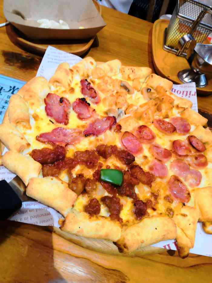 波彼比萨(永中店)-"披萨很好吃,小吃也好吃,特别喜欢厚豆腐和.