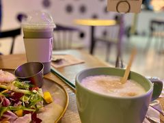 拿铁咖啡-HELLO 27 意面·沙拉·帕尼尼